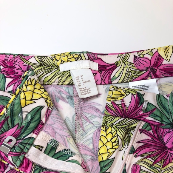 H&M floral short, size 4 - Picture 4 of 5